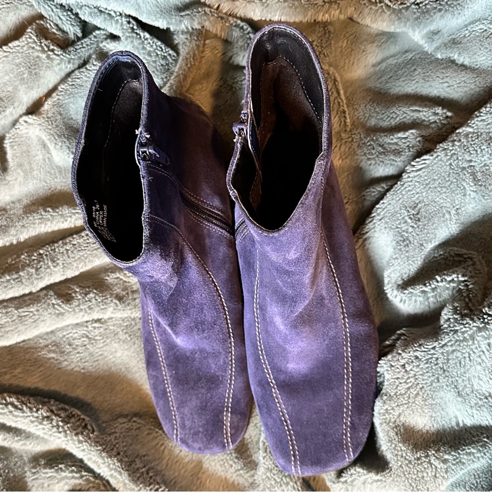 Clarks Blue Suede Booties 9W - Picture 6 of 6